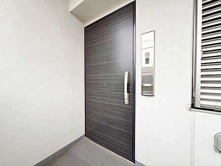 清潔感のある落ち着いた雰囲気の玄関です。