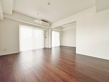 シンプルな内装と偏り過ぎないデザインで統一しました。
