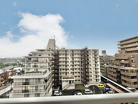 陽当たり・通風・開放感に恵まれた環境です。