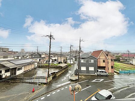 陽当たり・通風・開放感に恵まれた環境です。