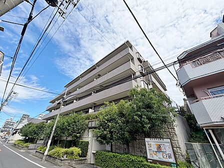 飽きのこないシンプルモダンな外観です。