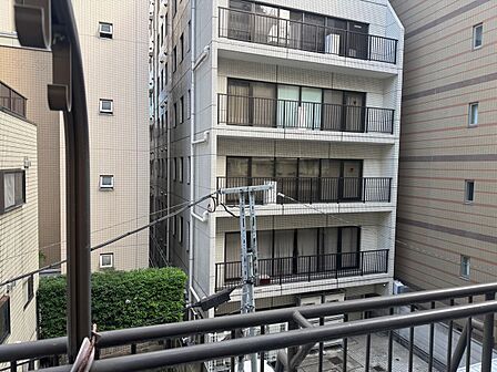 陽当たり・通風・開放感に恵まれた環境です。