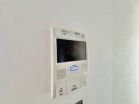 誰が来てもわかる様にモニター付きインターホンを設置。