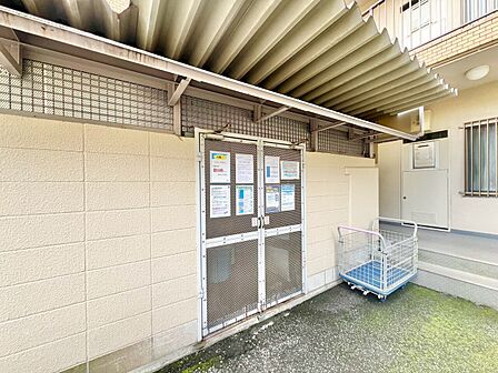 ゴミ置場。綺麗に管理されております。