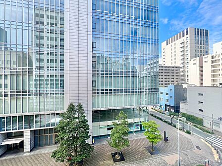 陽当たり・通風・開放感に恵まれた環境です。