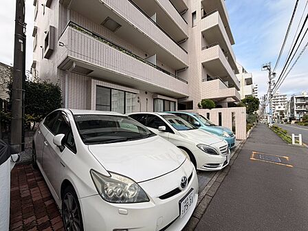 駐車スペースが嬉しいですね。※空き状況は都度ご確認下さい。