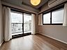 子供部屋：清かで艶やかな時間をもたらしてくれる室内です。