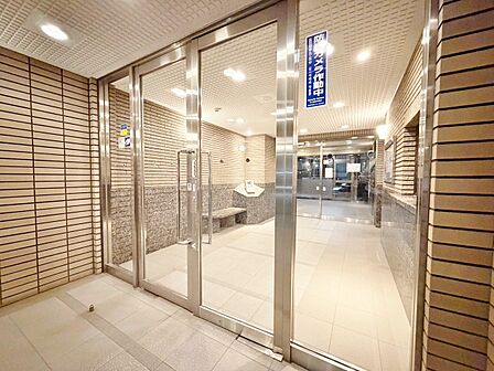 上質感漂う玄関アプローチです。