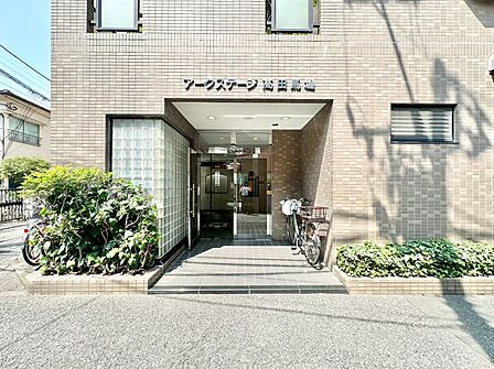 上質感漂う玄関アプローチです。