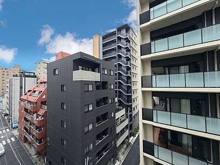 陽当たり・通風・開放感に恵まれた環境です。