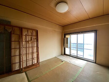 家電やスーツケース、ストック品など何でも片付く嬉しい空間です。