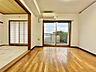 室内：通風・採光に優れ、心地よい光と風が溢れています。