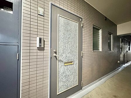 清潔感のある落ち着いた雰囲気の玄関です。