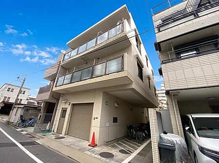飽きのこないシンプルモダンな外観です。
