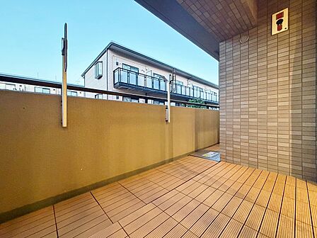 朝の澄んだ空気や、夕方に吹く清々しい風を感じられるバルコニー。