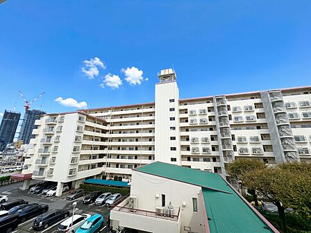 陽当たり・通風・開放感に恵まれた環境です。