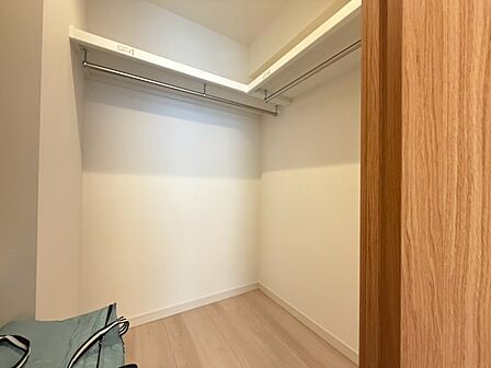 家電やスーツケース、ストック品など何でも片付く嬉しい空間です。
