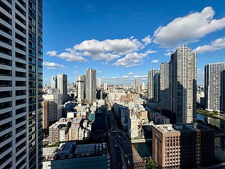 陽当たり・通風・開放感に恵まれた環境です。
