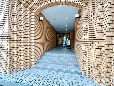 上質感漂う玄関アプローチです。