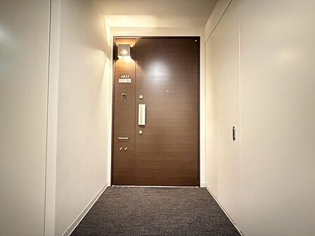 清潔感のある落ち着いた雰囲気の玄関です。