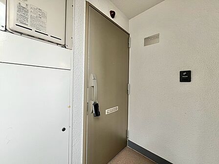 清潔感のある落ち着いた雰囲気の玄関です。