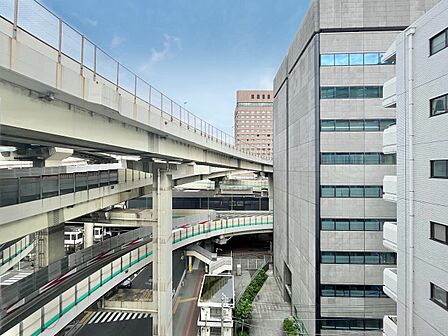陽当たり・通風・開放感に恵まれた環境です。