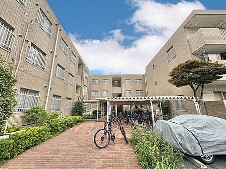 飽きのこないシンプルモダンな外観です。
