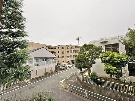 眺望や窓からの景色が良いと、家で過ごす時間も快適です。