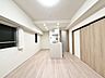 室内：通風・採光に優れ、心地よい光と風が溢れています。