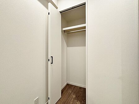 収納スペースが付いていて、お部屋を広く使っていただけます。