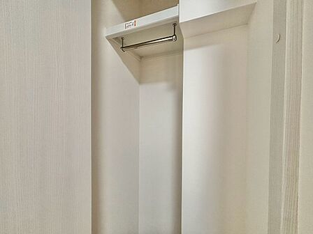 家電やスーツケース、ストック品など何でも片付く嬉しい空間です。