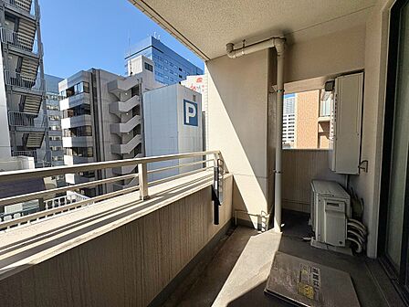 朝の澄んだ空気や、夕方に吹く清々しい風を感じられるバルコニー。