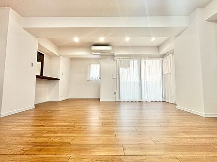 シンプルな内装と偏り過ぎないデザインで統一しました。