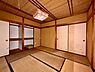 子供部屋：清かで艶やかな時間をもたらしてくれる室内です。