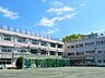 周辺：世田谷区立松丘小学校（733m）
