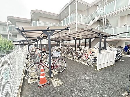 駐輪場スペースも充実しており、自転車を利用される方も安心です!