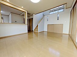 下平出町貸家 1 1階4LDKのリビング/ダイニング