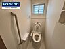 トイレ：※プライバシー保護のため売主様の荷物を消してあります。1・2階にトイレがございます♪朝の忙しい時間帯も待たずにすみそうですね♪