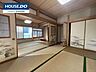 和室：伝統美が息づく、本格的な和室の続き間です。美しい襖絵や趣ある意匠が、格調高い空間を演出。襖を開け放てば開放感あふれる大空間になり、ご親戚での集まりや来客時にもゆったりとお使いいただけます。