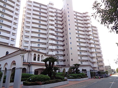 外観：６階！角住戸！１６．７帖のリビング横には和室あり