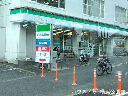 ファミリーマート 横浜本牧店 840m