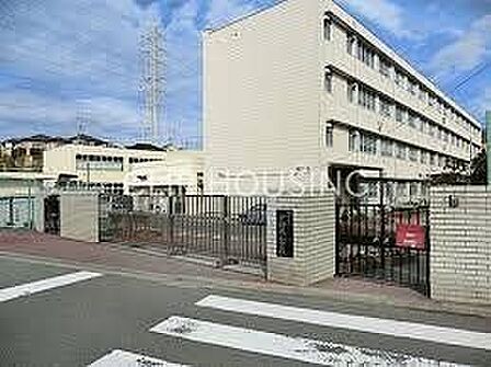 横浜市立不動丸小学校 徒歩11分。 810m