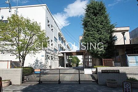 横浜市立戸塚小学校 徒歩9分。 680m