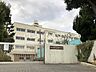 周辺：横浜市立富岡中学校 徒歩13分。 1020m