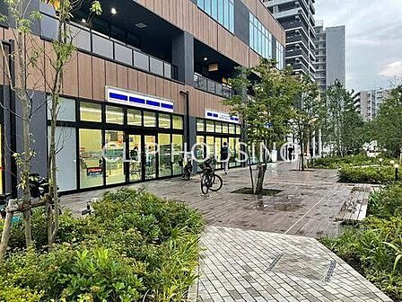 ローソンSOCOLA日吉店 徒歩5分。 390m
