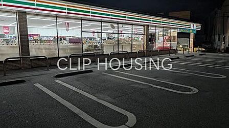 セブンイレブン横浜永田東2丁目店 徒歩3分。 240m