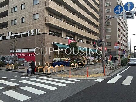 マックスバリュエクスプレス横浜吉野町店 徒歩0分。 1m