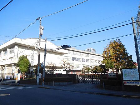 宇都宮市立中央小学校まで1360m、徒歩17分にて通学可能です。