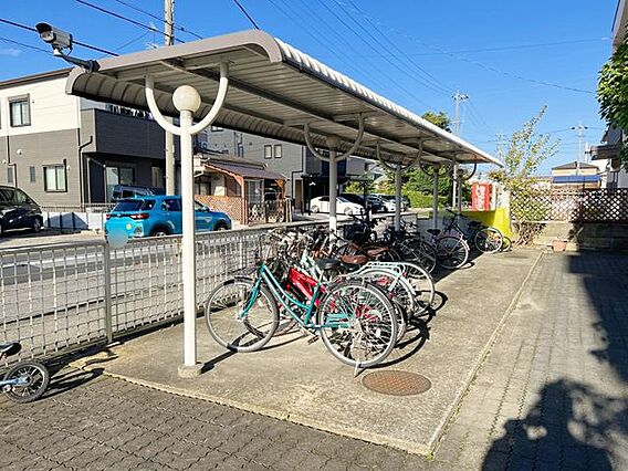 屋根付きの駐輪...