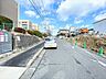 外観：普通車が余裕を持ってすれ違うことの出来る道幅です。もちろん、大型車も余裕を持って通行出来ます。